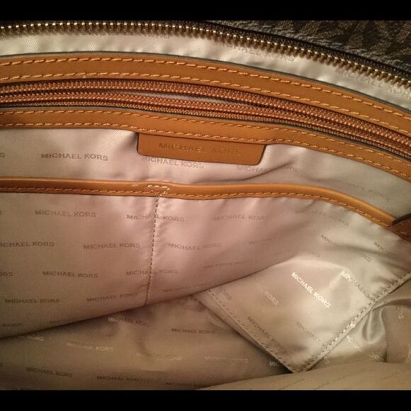 MICHAEL KORS LARGE ZIPPER TOTE MK LOGO SIGNATURE RAVEN - Picture 8 of 16